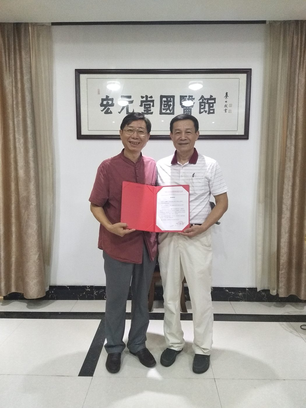 2015 · 与骨科专家黄潮桐教授合影