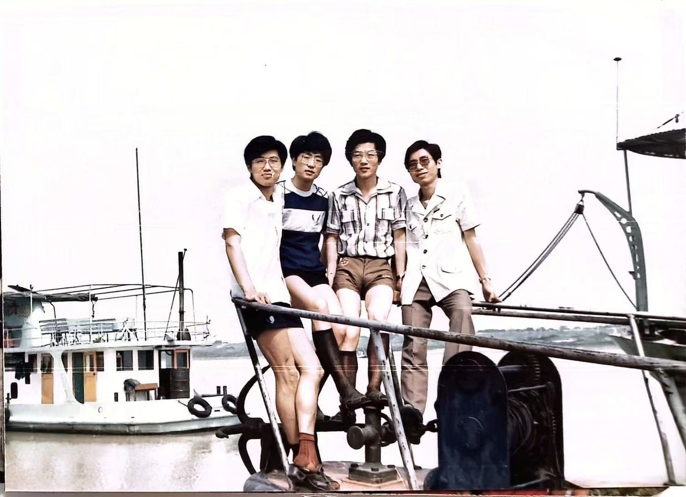 1986 · 实习期间船上合影