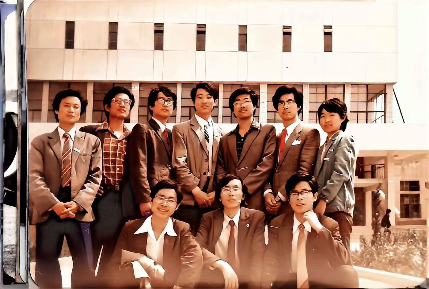 大学期间 · 82 级四班 6 组全体同学